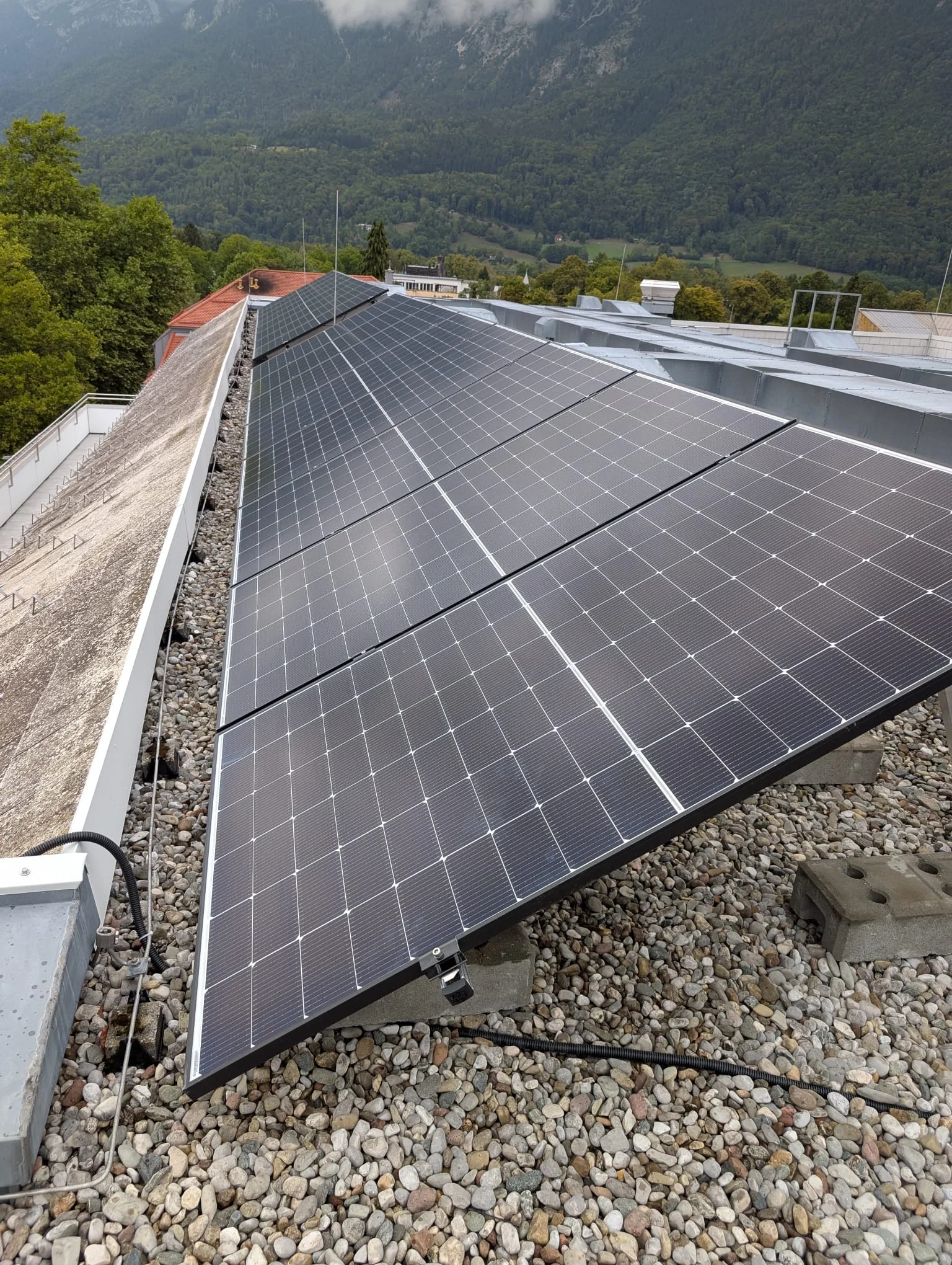Photovoltaikanlage in Bad Reichenhall mit 7,12 kWp, Gewerbeanlage