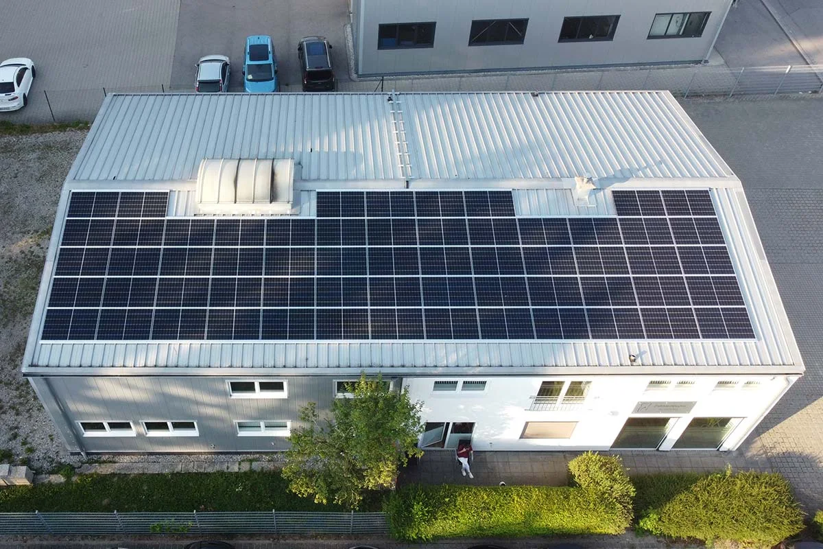 Photovoltaikanlage in Freilassing mit 24,3 kWp, Gewerbeanlage