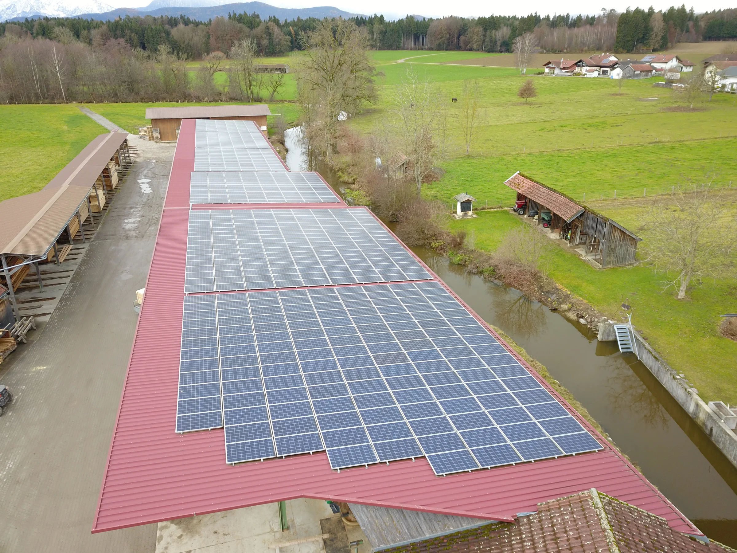 Photovoltaikanlage in Saaldorf-Surheim mit 202,295 kWp, Gewerbeanlage